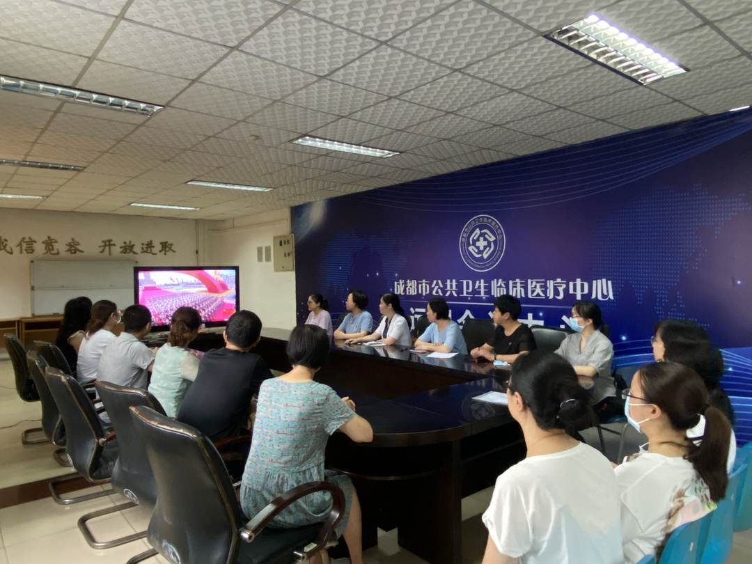 结核党支部党员收看.jpg