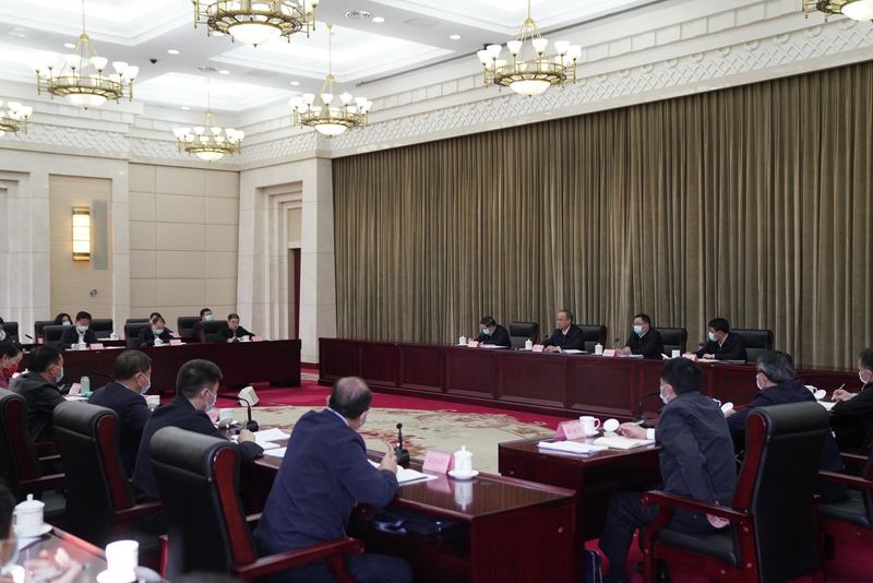 黄强在领衔办理政协提案专题会议上强调
坚持问题导向系统观念改革破题
用心用情用力为全省老人孩子撑起“幸福伞”「相关图片」